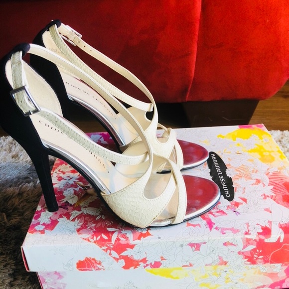 NEW~ Chinese Laundry Nude/ Black Heels - Picture 2 of 4